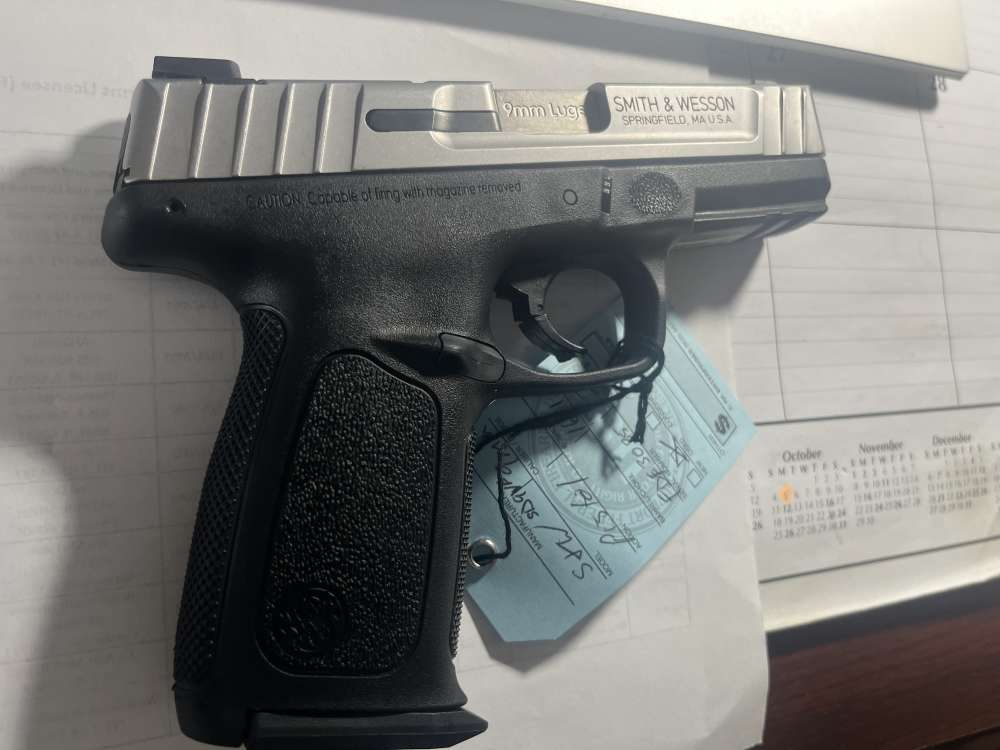 Smith and Wesson SD9Ve-img-3
