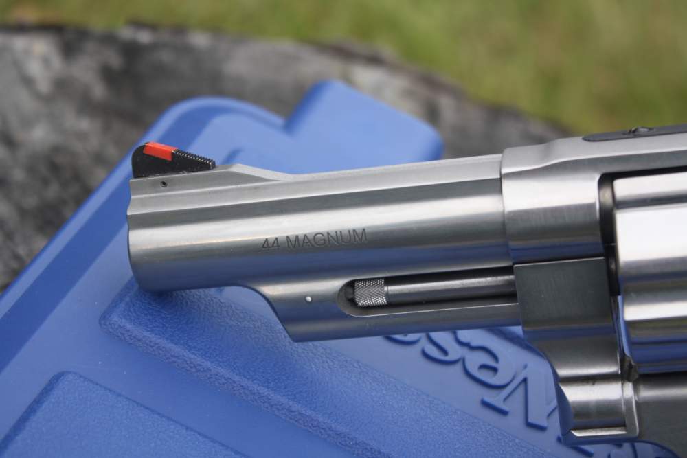 Smith & Wesson Model 629-6 44 mag 4" stainless NICE!-img-2