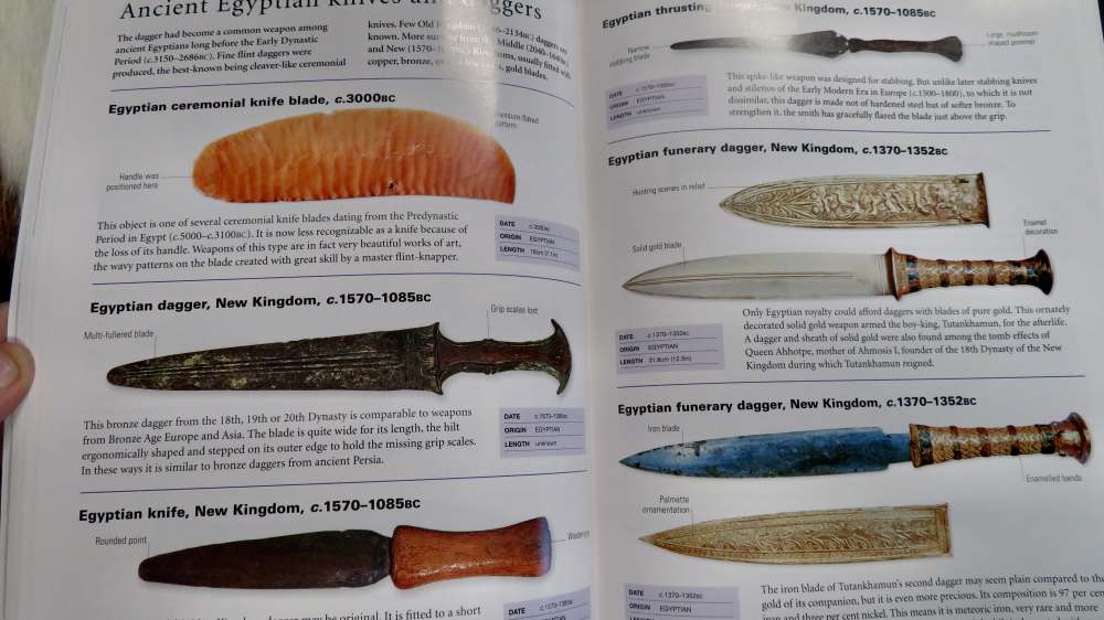 The Illustrated Encyclopedia of Knives, Daggers & Bayonets-img-5