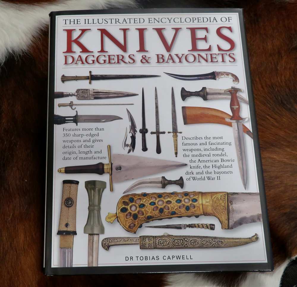 The Illustrated Encyclopedia of Knives, Daggers & Bayonets-img-0