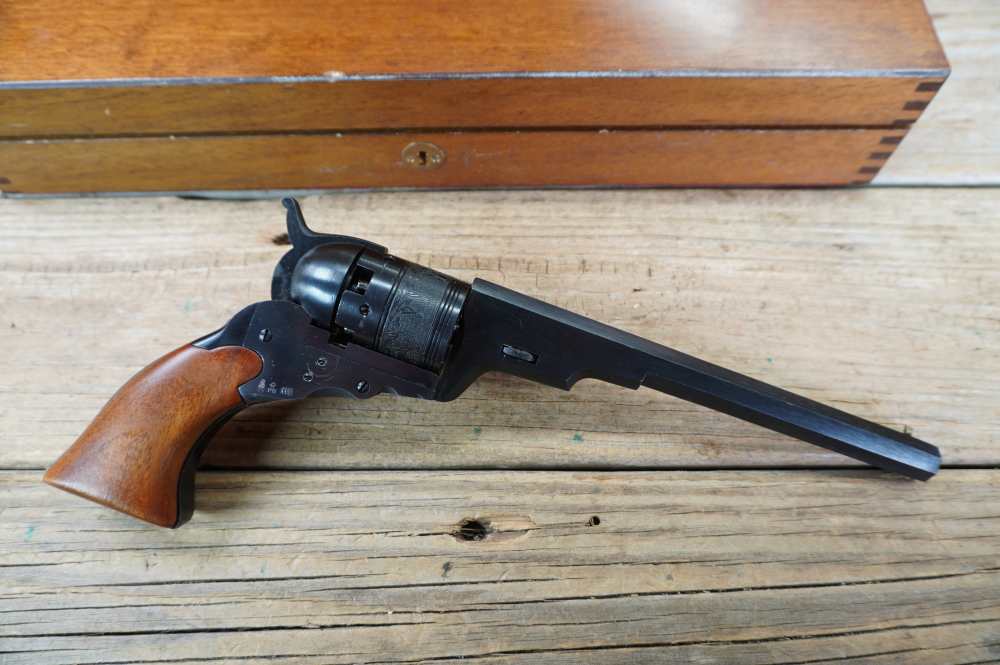 Colt 1836 Texas Paterson 7.5in w/ tools and accessories in display case -img-16
