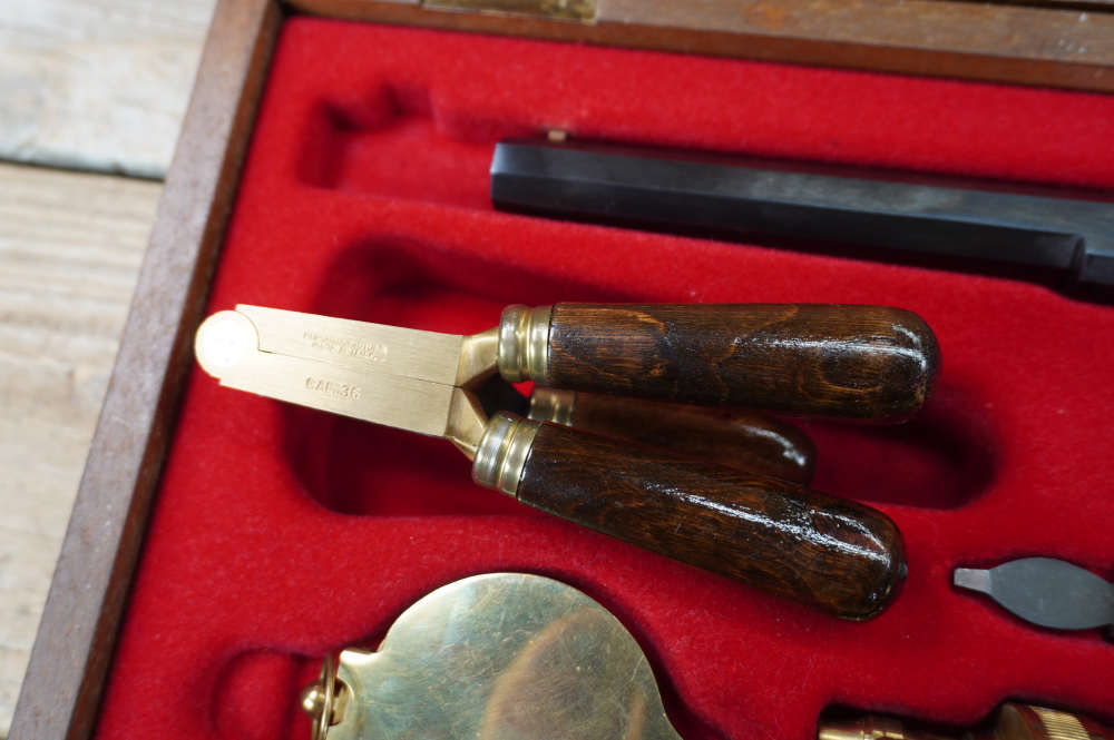 Colt 1836 Texas Paterson 7.5in w/ tools and accessories in display case -img-7