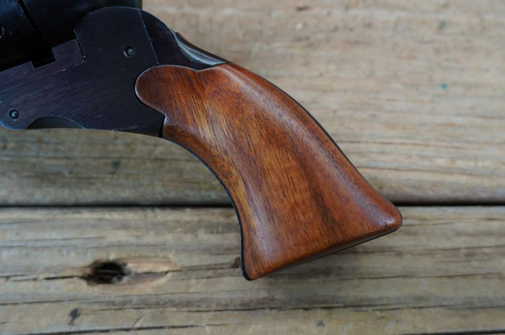 Colt 1836 Texas Paterson 7.5in w/ tools and accessories in display case -img-27