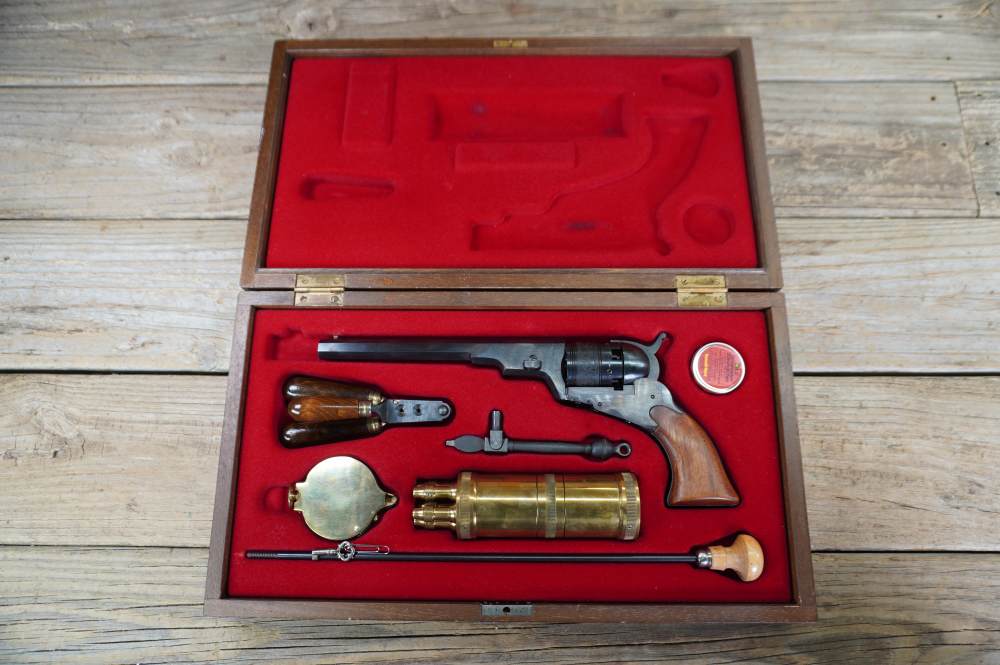 Colt 1836 Texas Paterson 7.5in w/ tools and accessories in display case -img-0