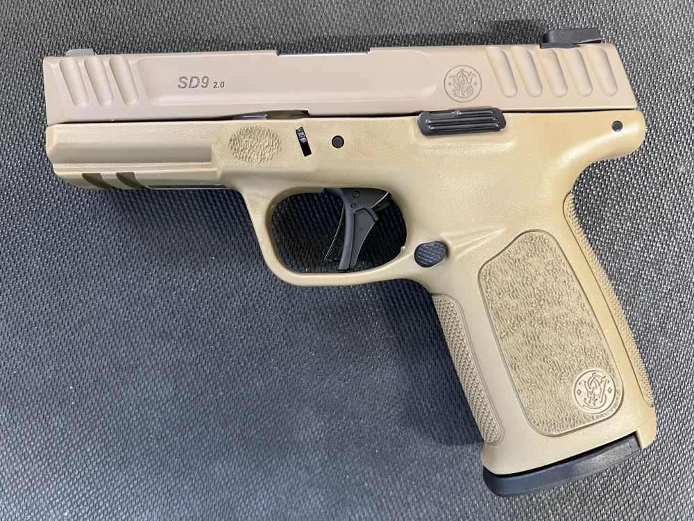 Smith & Wesson SD9 2.0 EDC Bundle w/ Knife and Watch 9mm Luger 16+1 4" FDE -img-1