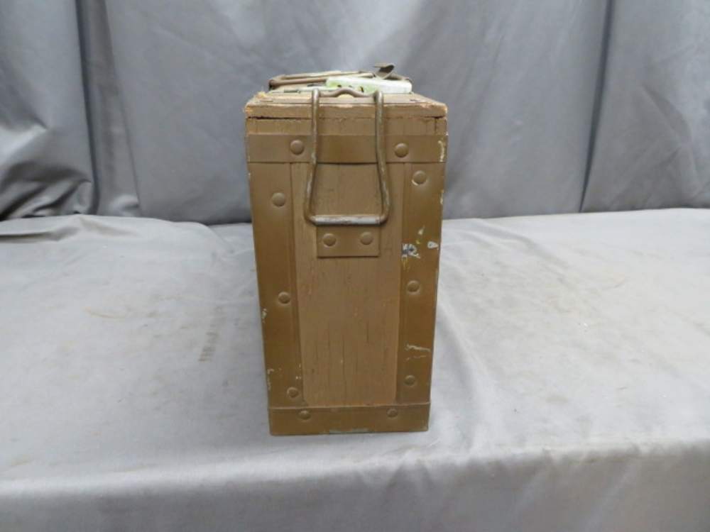 FULL CRATE WWII BRITISH .303 AMMO-1944-250 RDS ON VICKERS MG BELT-img-3