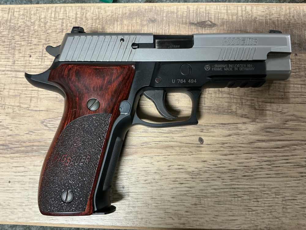 Sig Sauer P-226 ELITE 40 S&W with ex mag and case -img-0