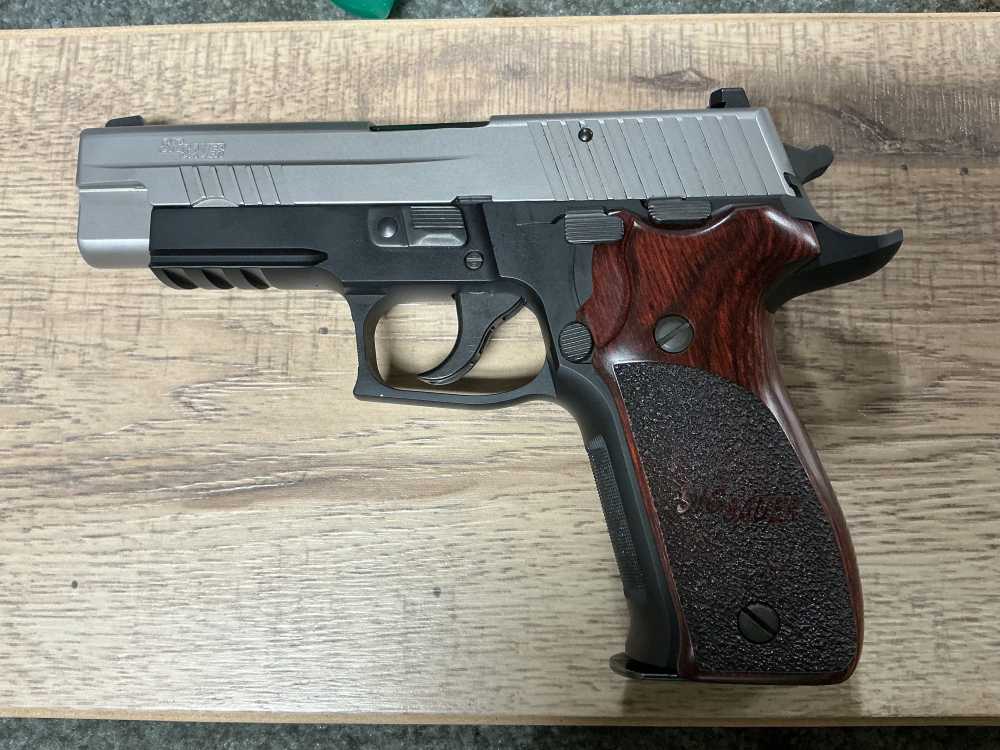 Sig Sauer P-226 ELITE 40 S&W with ex mag and case -img-1