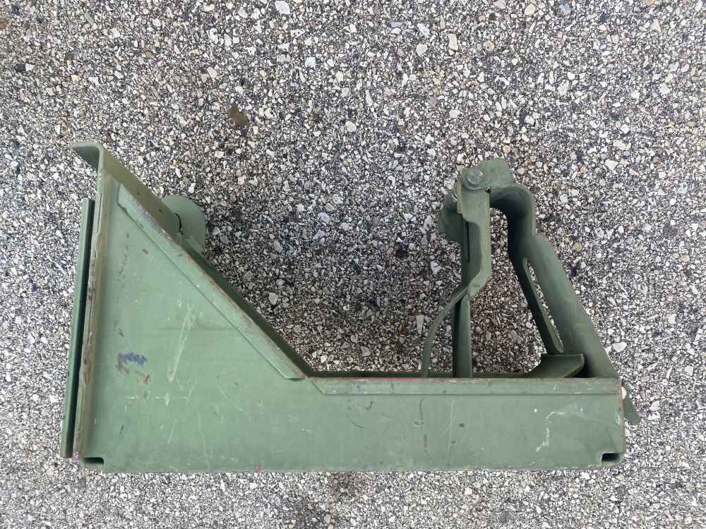 USGI 30/50 Browning Mount - W/ Can Hanger, Ammo Tray, & Pins-img-13