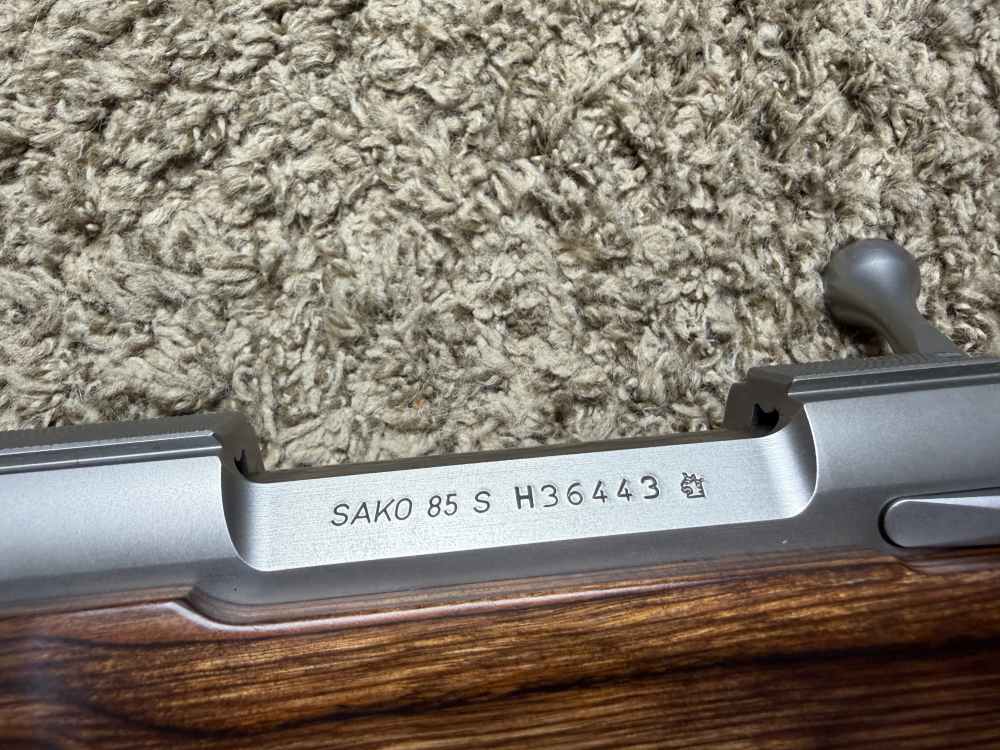 Like new Sako 85 s varmint 22-250 stainless, fluted laminated NICE! Trades!-img-11