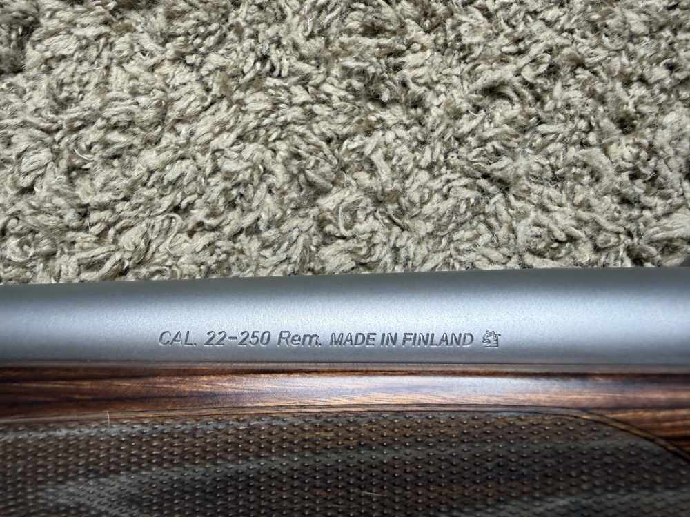 Like new Sako 85 s varmint 22-250 stainless, fluted laminated NICE! Trades!-img-10