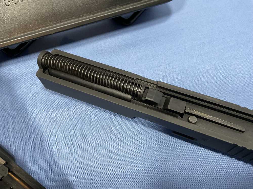 Glock G20 Gen 2 - 10mm, Collector, Rare matching factory box - Built 1991-img-16