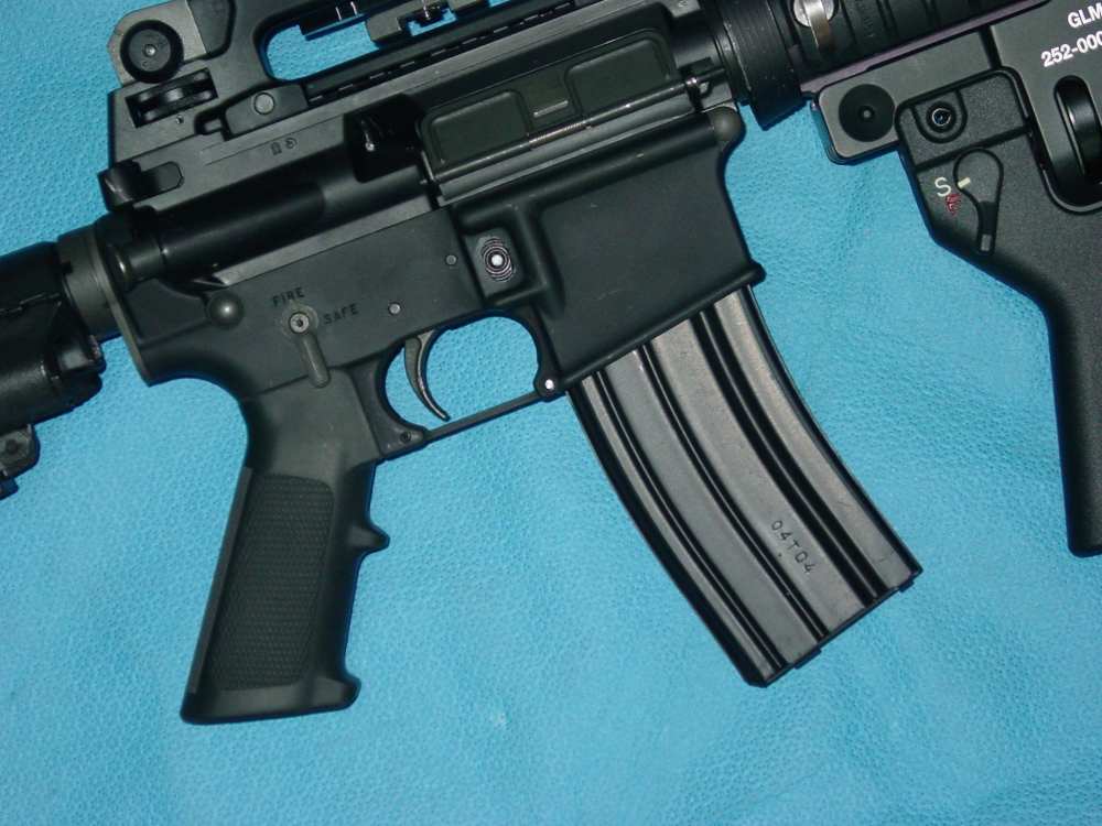 Colt M4 Carbine 5.56mm with Faux HK GLM 40mm Grenade Launcher-img-8