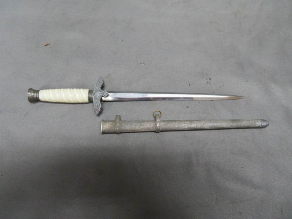 WWII GERMAN MNIATURE LUFTWAFFE 2ND MODEL DAGGER-img-0