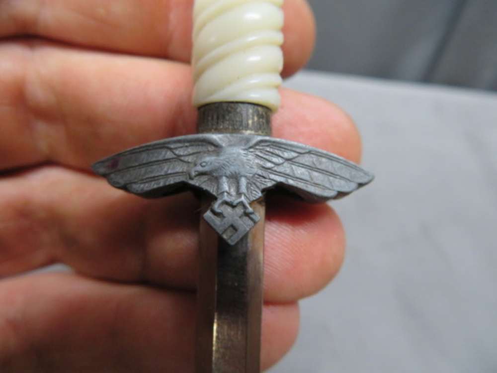 WWII GERMAN MNIATURE LUFTWAFFE 2ND MODEL DAGGER-img-8