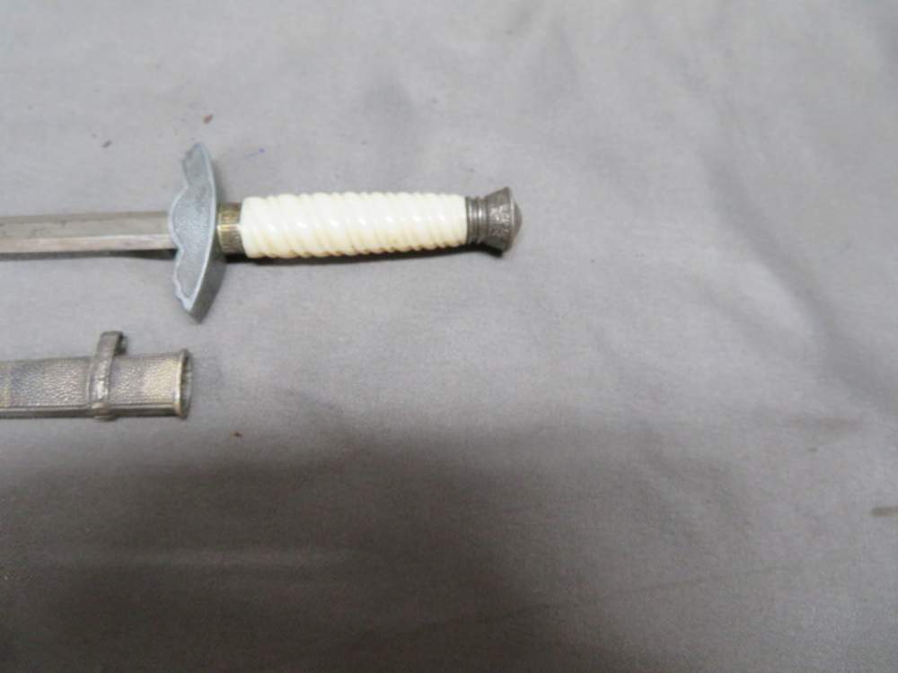 WWII GERMAN MNIATURE LUFTWAFFE 2ND MODEL DAGGER-img-5
