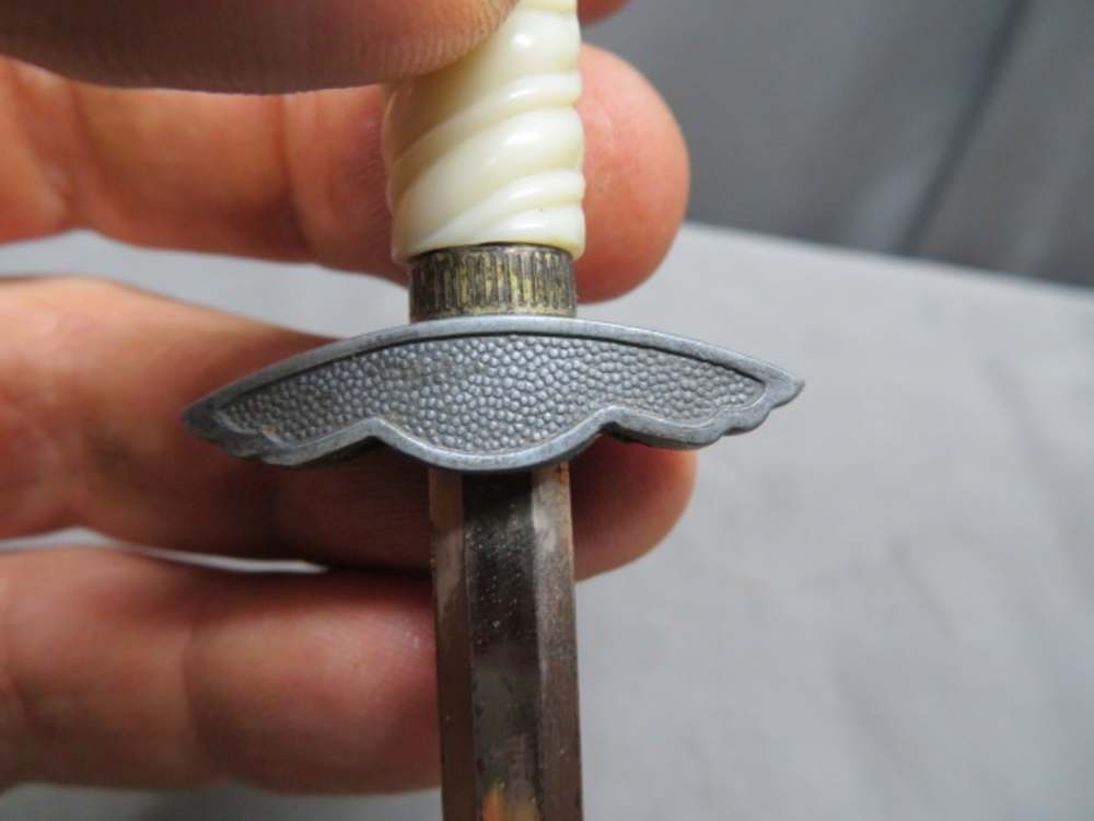 WWII GERMAN MNIATURE LUFTWAFFE 2ND MODEL DAGGER-img-9