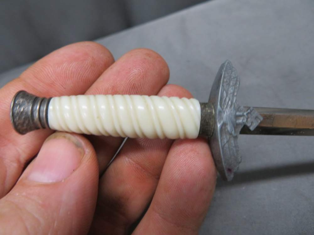 WWII GERMAN MNIATURE LUFTWAFFE 2ND MODEL DAGGER-img-11