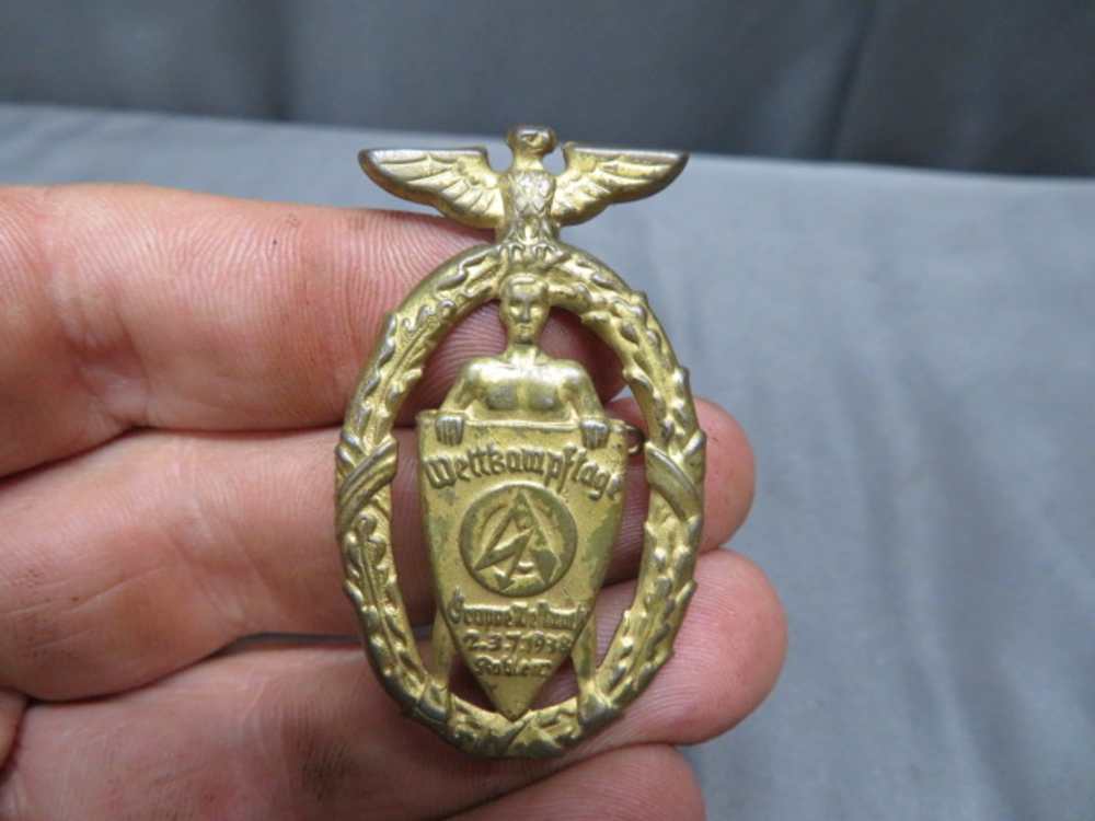 WWII GERMAN SA GRUPPE WESTMARK SPORTS COMPETITION 1938 TINNIE PIN-img-0