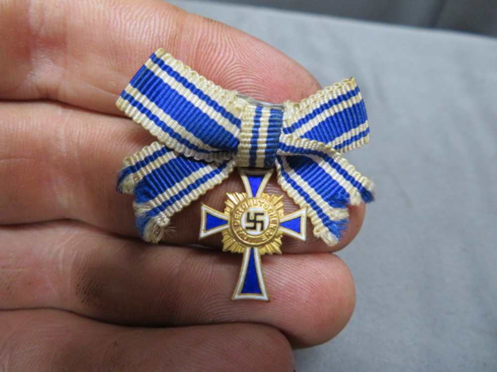WWII GERMAN MINIATURE GOLD MOTHER’S CROSS-ORIGINAL-VERY NICE-img-0