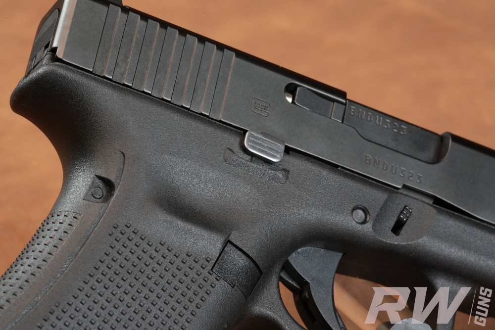 Glock 17 Gen 5 9mm Pistol with Factory Case & 2 Magazines-img-12