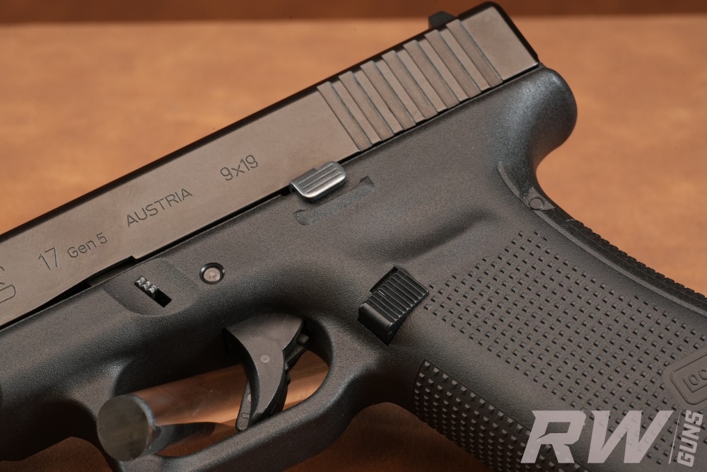 Glock 17 Gen 5 9mm Pistol with Factory Case & 2 Magazines-img-7