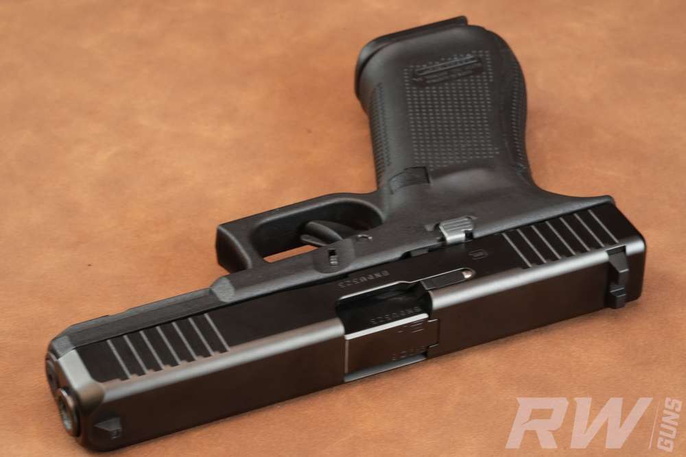 Glock 17 Gen 5 9mm Pistol with Factory Case & 2 Magazines-img-3