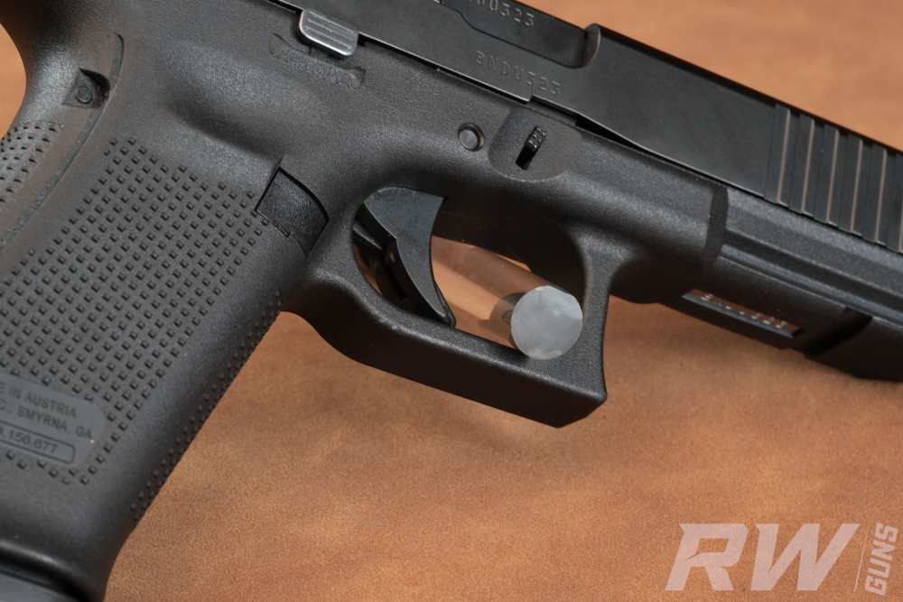Glock 17 Gen 5 9mm Pistol with Factory Case & 2 Magazines-img-6