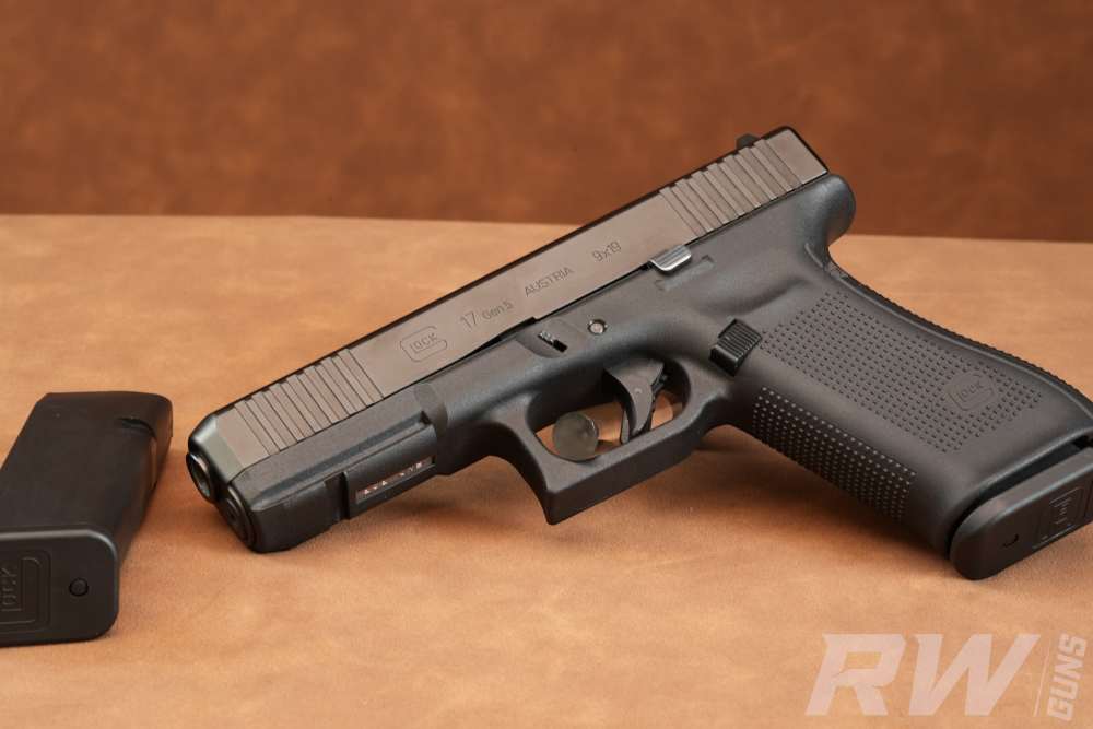 Glock 17 Gen 5 9mm Pistol with Factory Case & 2 Magazines-img-5
