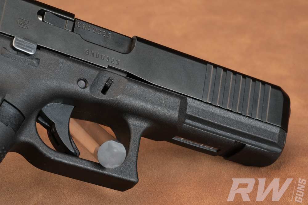 Glock 17 Gen 5 9mm Pistol with Factory Case & 2 Magazines-img-4
