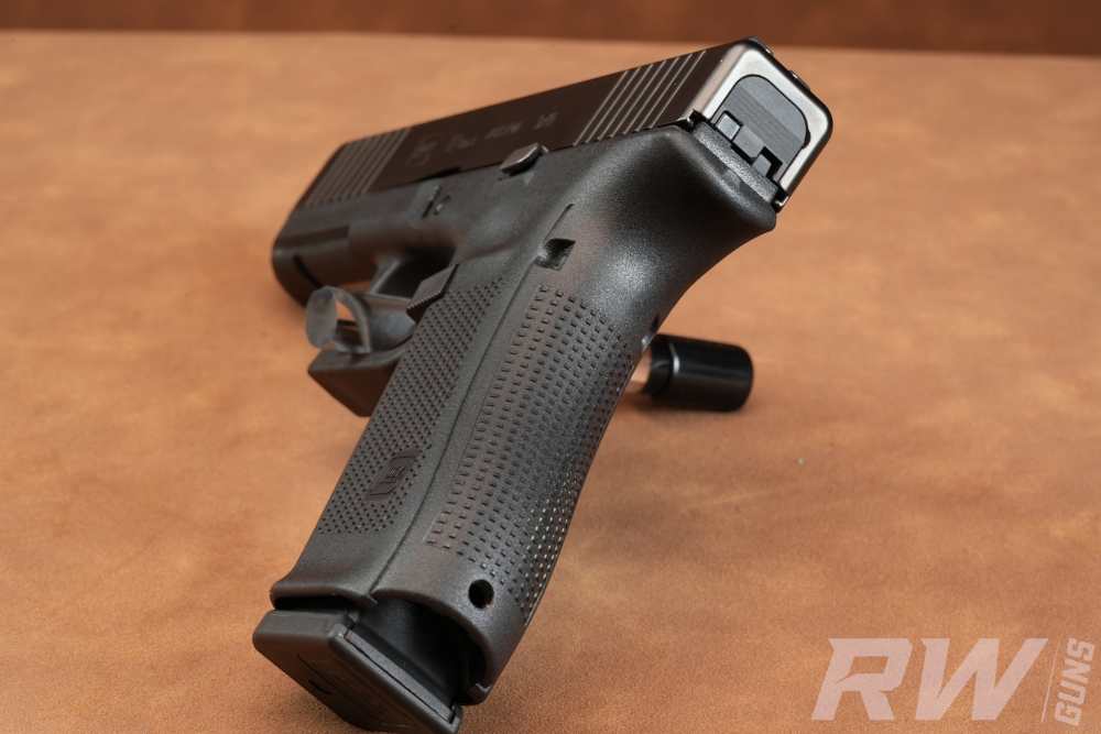 Glock 17 Gen 5 9mm Pistol with Factory Case & 2 Magazines-img-13