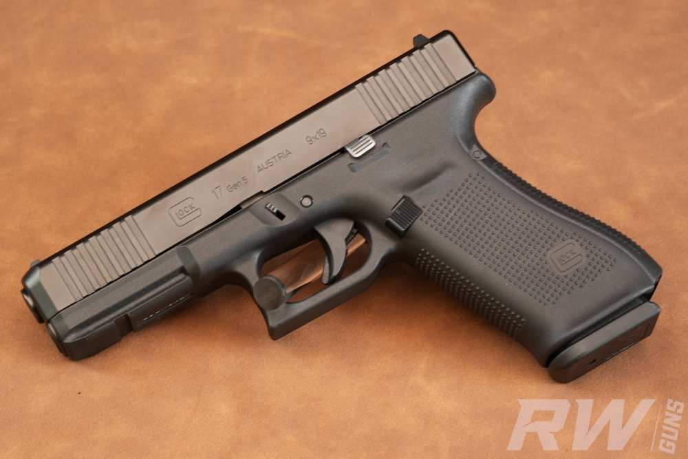 Glock 17 Gen 5 9mm Pistol with Factory Case & 2 Magazines-img-11