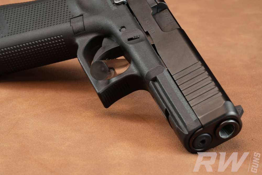 Glock 17 Gen 5 9mm Pistol with Factory Case & 2 Magazines-img-14