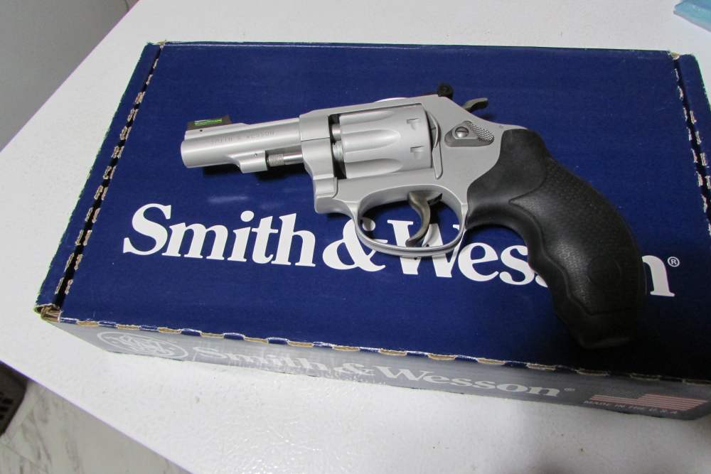 SMITH & WESSON MODEL 317 22 LR-img-0