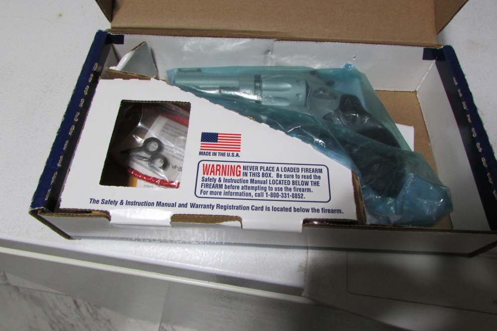 SMITH & WESSON MODEL 317 22 LR-img-2