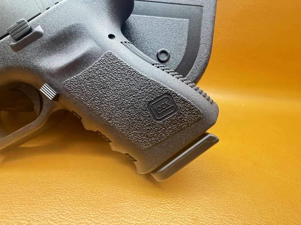 Glock 23 G23 Gen 3 .40 S&W 4.01" Semi-Auto – Factory Box, 13rd Mag, Manual-img-10