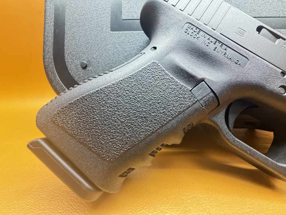 Glock 23 G23 Gen 3 .40 S&W 4.01" Semi-Auto – Factory Box, 13rd Mag, Manual-img-5