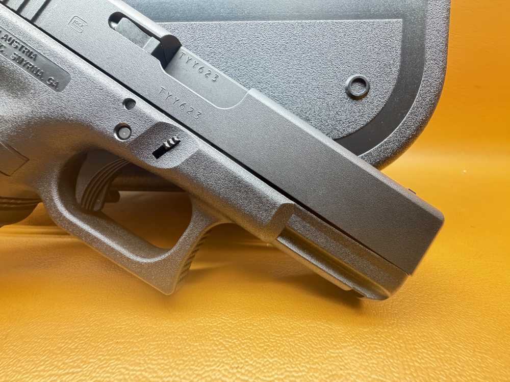 Glock 23 G23 Gen 3 .40 S&W 4.01" Semi-Auto – Factory Box, 13rd Mag, Manual-img-4
