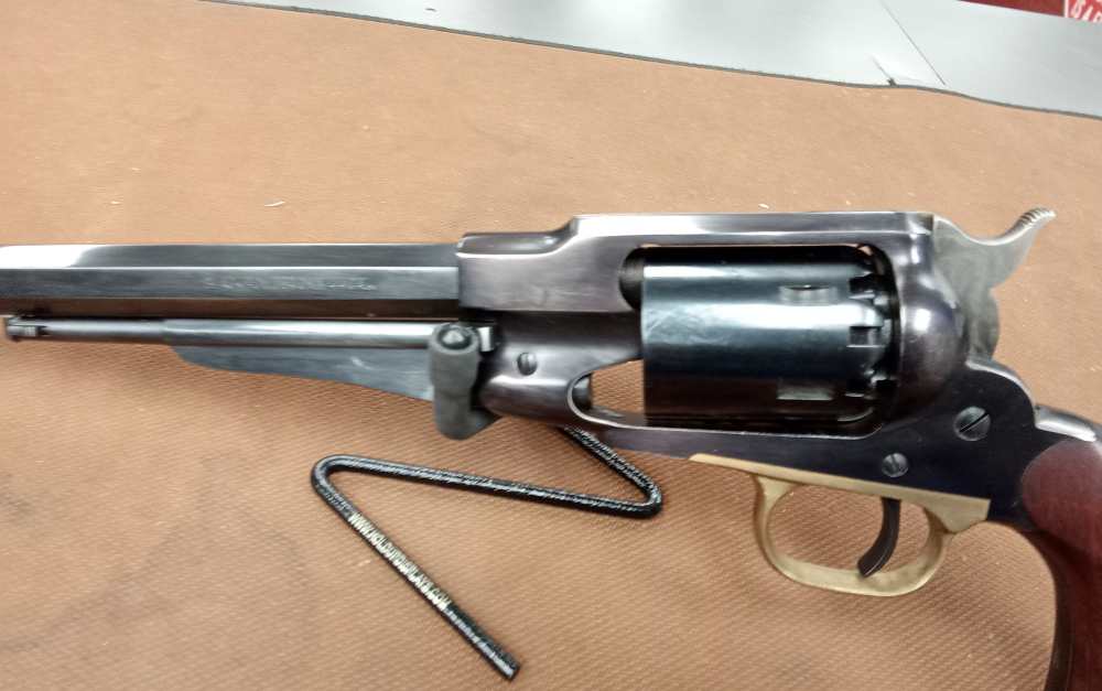 F.lli Pietta 44cal black powder revolver -img-1