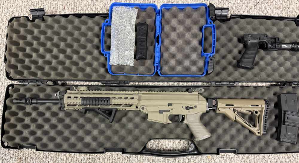 Sig 556 SWAT - Scarce Flat Dark Earth Finish - W/ Sig Light / Foregrip-img-2
