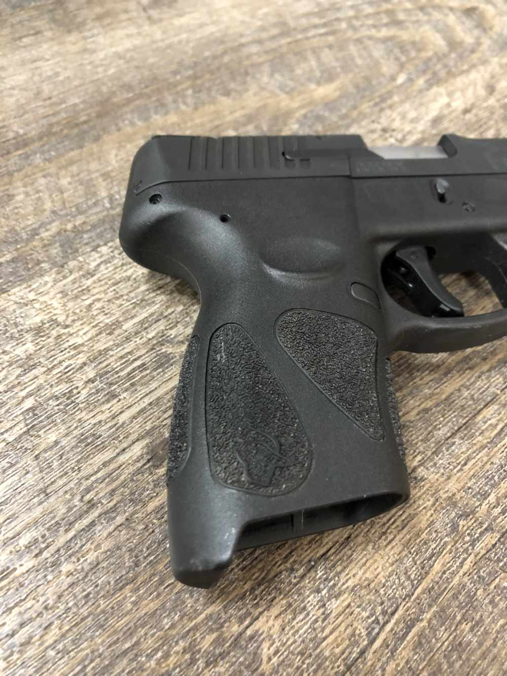NICE Taurus G2C 9mm Semi Auto Pistol 3" w/ TWO 12-Rnd Factory Mags Black-img-4