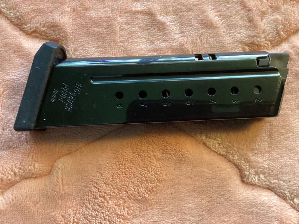  Sig Sauer Model P220 10 MM 8 Round Magazine.-img-2
