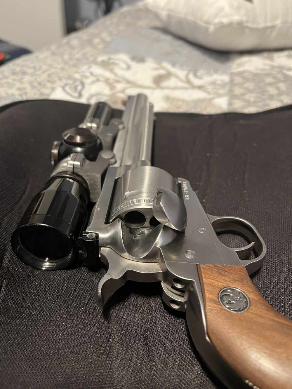 Ruger New Model Super BlackHawk Hunter .44 Mag w Leupold M8-2X scope-img-13