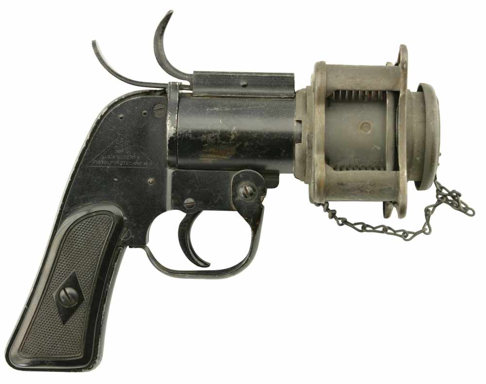 WW2 US M8 Flare Pistol by Eureka Vacuum Co. w/ Scarce M1 Aircraft Mount-img-0