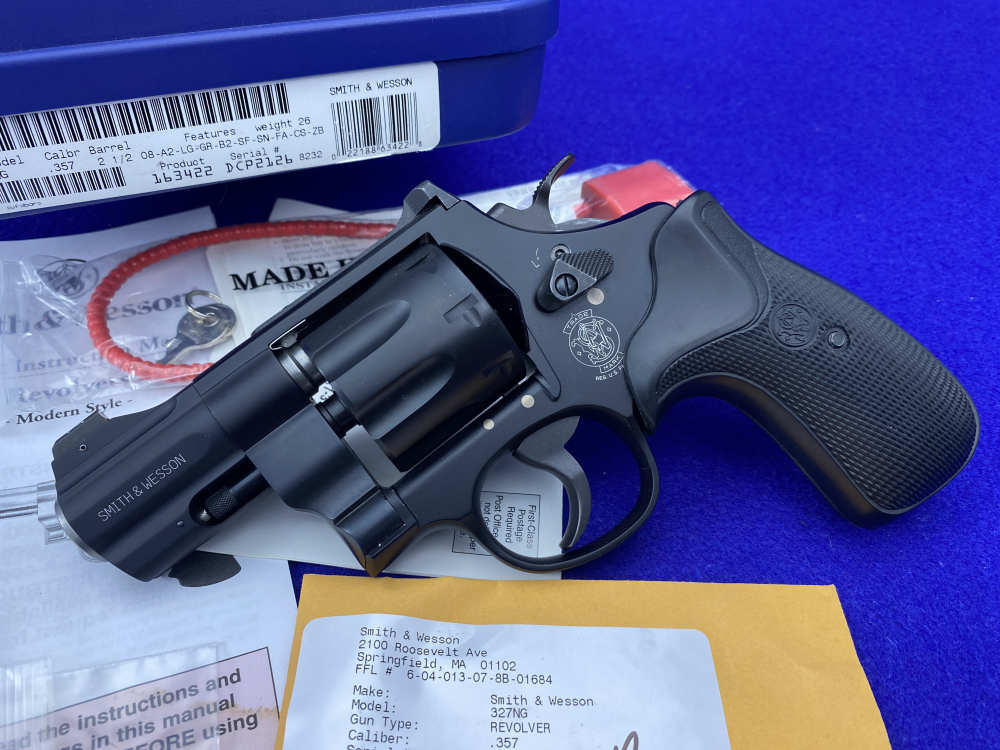 Smith & Wesson 327 Night Guard .357 Mag Blk 2.5" *AMAZING 8-SHOT REVOLVER*-img-2