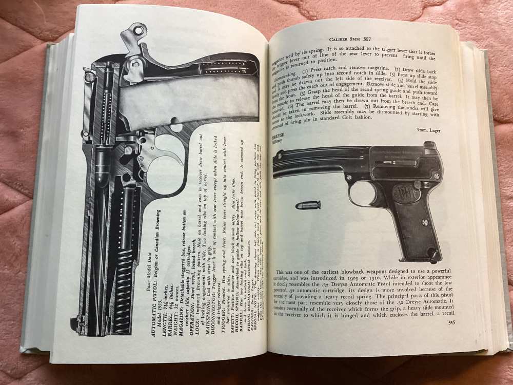 The Smith Book Of Pistols & Revolvers.-img-2