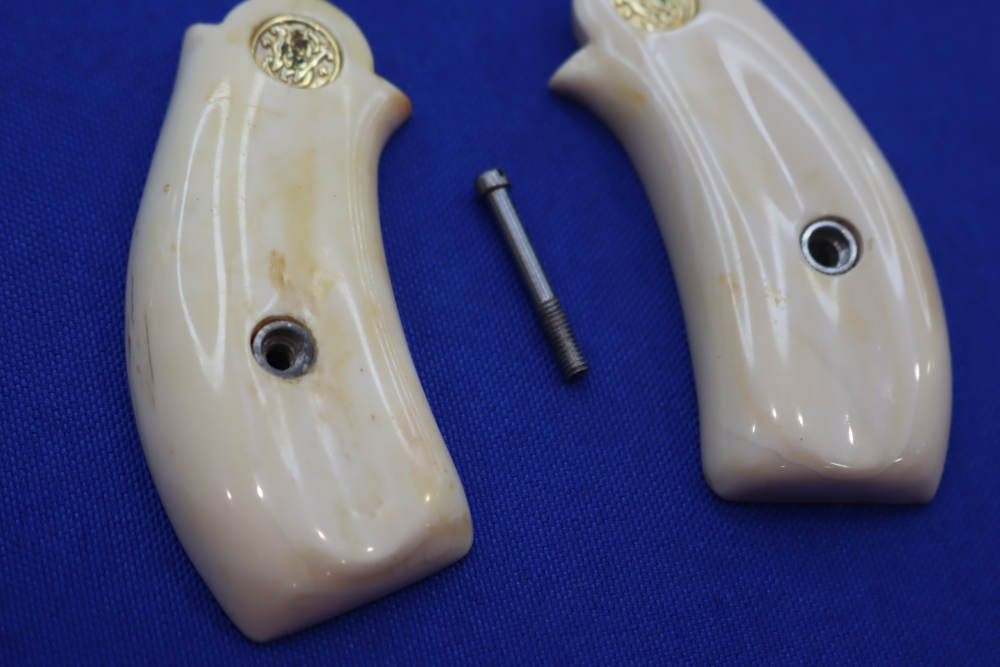 Vintage Smith & Wesson S&W J Frame Revolver Grips WARTHOG IVORY Rare RND 38-img-10