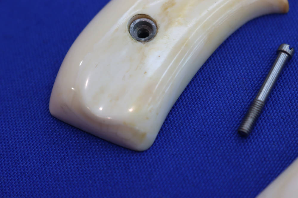Vintage Smith & Wesson S&W J Frame Revolver Grips WARTHOG IVORY Rare RND 38-img-5
