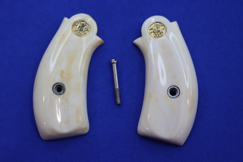 Vintage Smith & Wesson S&W J Frame Revolver Grips WARTHOG IVORY Rare RND 38-img-0