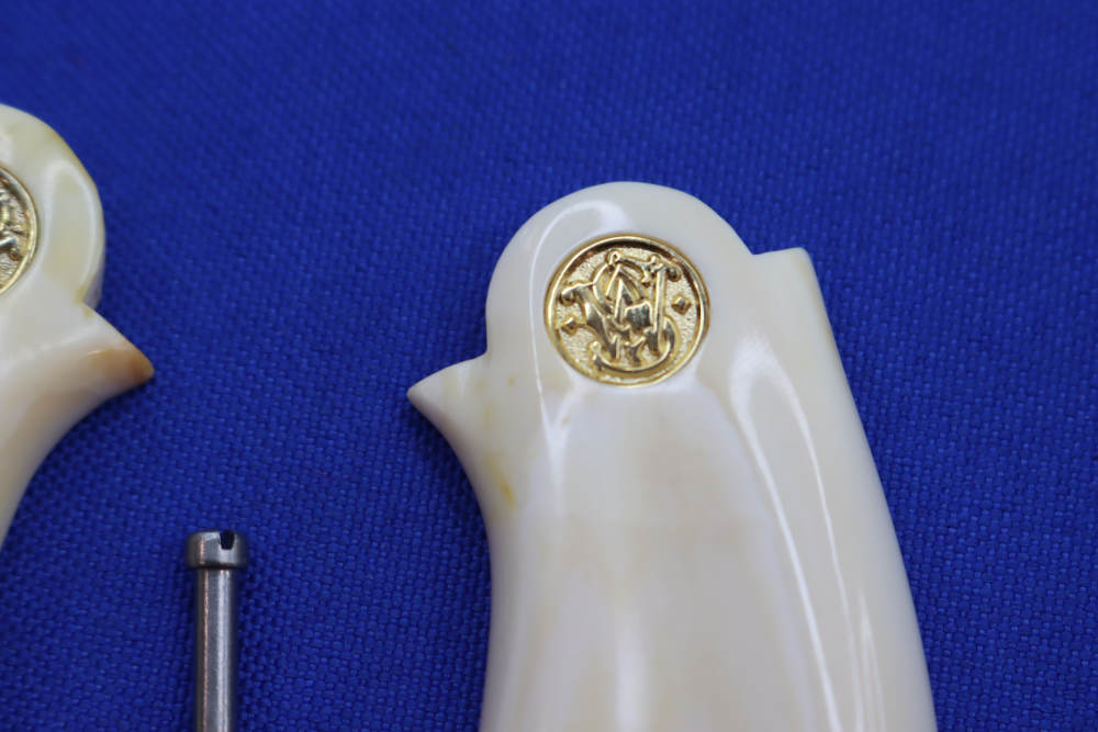 Vintage Smith & Wesson S&W J Frame Revolver Grips WARTHOG IVORY Rare RND 38-img-3